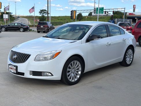 Used 2012 Buick Regal Leather FWD image 4