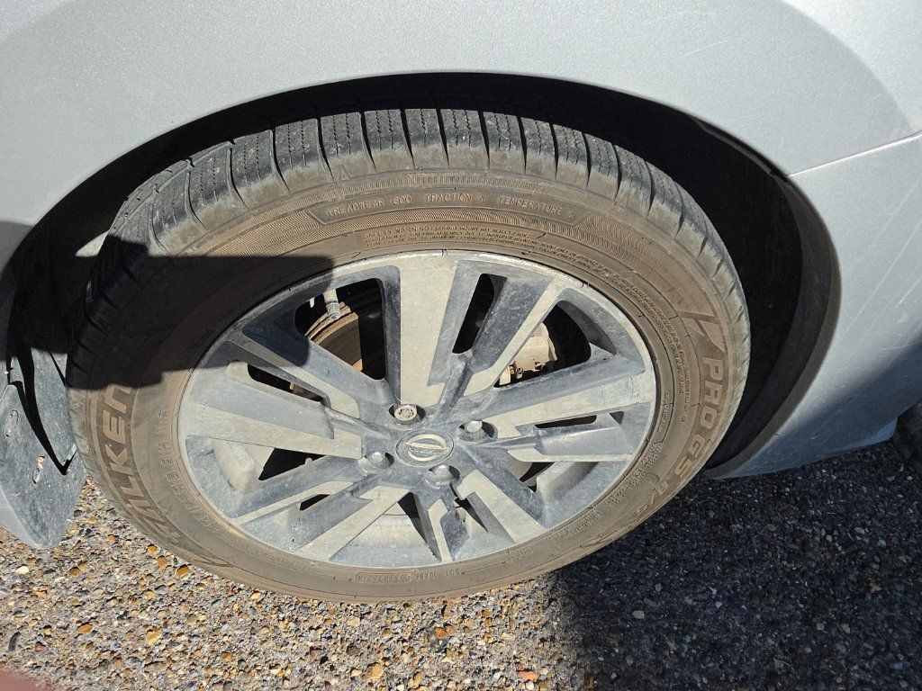 Used 2020 Nissan Versa SV FWD image 12