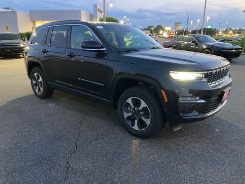 New 2024 Jeep Grand Cherokee Limited 4xe w/ Luxury Tech Group II image 8