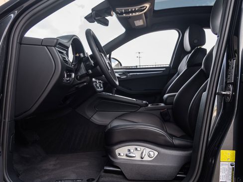 Certified 2026 Porsche Macan AWD/4WD image 27