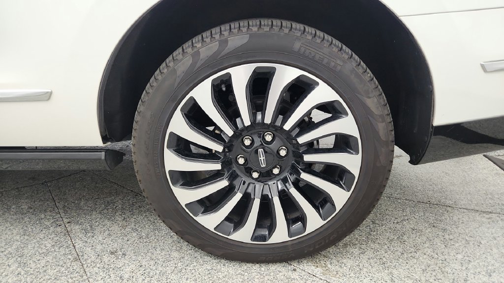 Used 2024 Lincoln Navigator Black Label AWD/4WD image 16