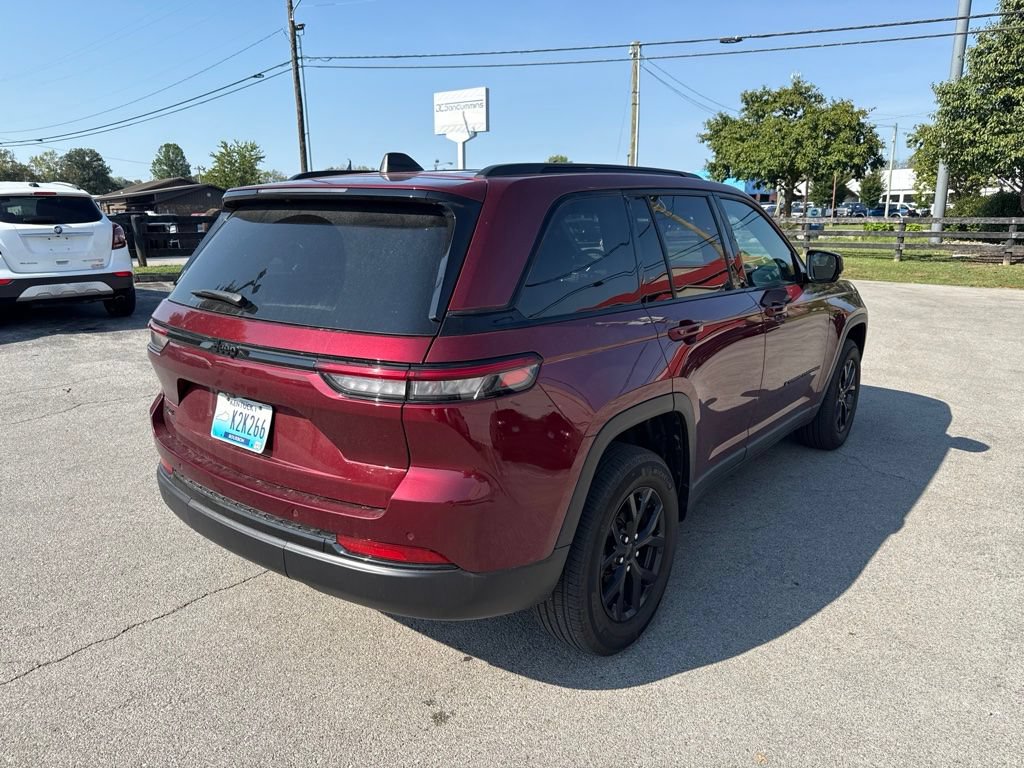 Used 2024 Jeep Grand Cherokee Altitude AWD/4WD image 3