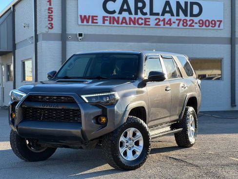 Used 2017 Toyota 4Runner SR5 AWD/4WD image 1