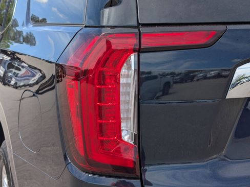 Certified 2024 GMC Yukon SLT AWD/4WD image 11