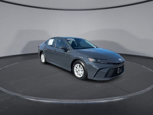 Used 2025 Toyota Camry LE FWD image 4