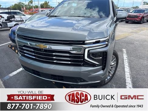 Used 2025 Chevrolet Suburban LT w/ Comfort Package RWD image 1
