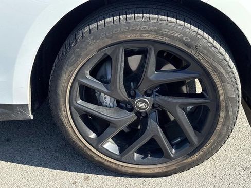 Used 2025 Land Rover Range Rover Sport SE image 9