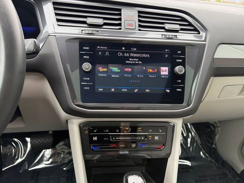 Certified 2022 Volkswagen Tiguan SE w/ Panoramic Sunroof Package image 19