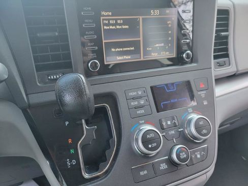 Used 2020 Toyota Sienna L FWD image 27