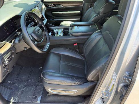 Used 2023 Jeep Grand Wagoneer Series II AWD/4WD image 9