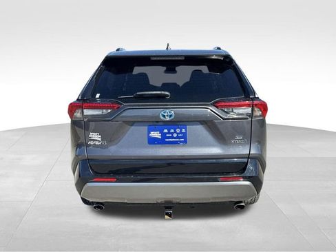 Used 2022 Toyota RAV4 SE image 4
