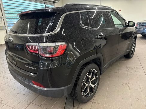 Used 2025 Jeep Compass Limited AWD/4WD image 5