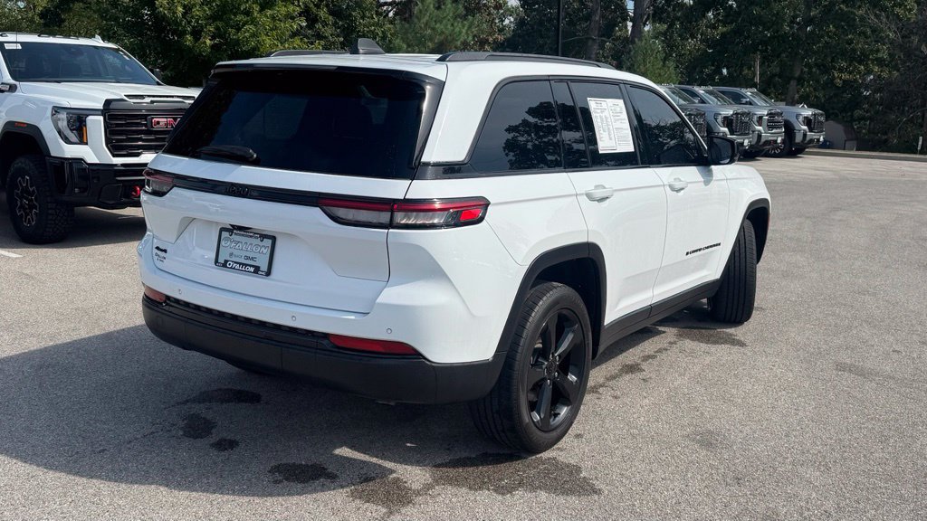 Used 2023 Jeep Grand Cherokee Altitude AWD/4WD image 2