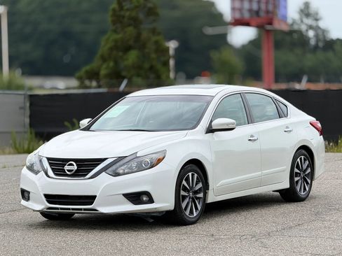 Used 2016 Nissan Altima 2.5 SL w/ 2.5 Technology w/LED Package FWD image 6