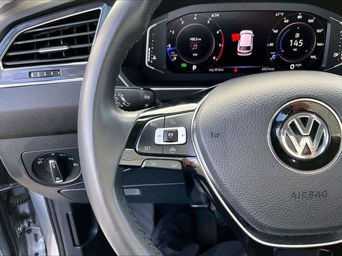 Used 2020 Volkswagen Tiguan SEL image 16