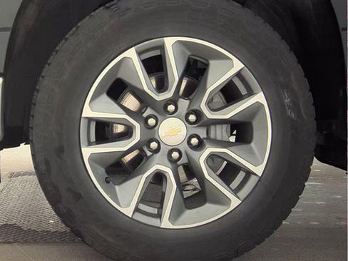 Used 2024 Chevrolet Silverado 1500 LT AWD/4WD image 13