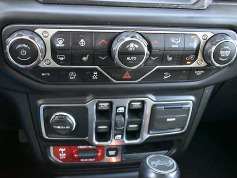 Used 2018 Jeep Wrangler Unlimited Rubicon AWD/4WD image 27