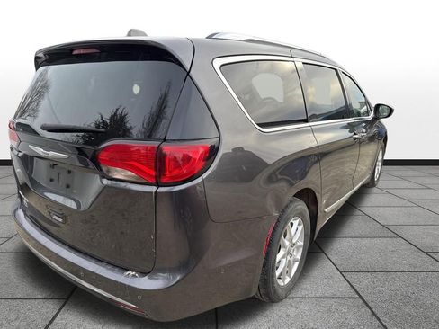 Used 2020 Chrysler Pacifica Touring-L w/ Advanced Safetytec Group image 5