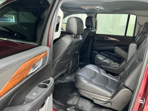 Used 2017 Cadillac Escalade ESV Luxury AWD/4WD image 9