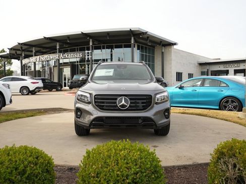 Used 2026 Mercedes-Benz GLB 250 4MATIC image 2