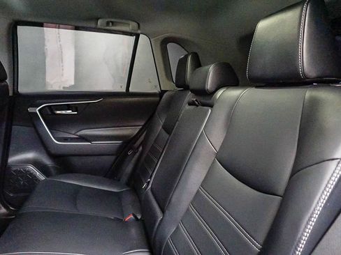 Used 2022 Toyota RAV4 XLE Premium image 20