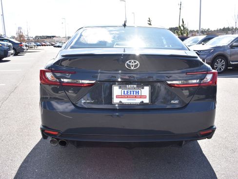 Used 2025 Toyota Camry SE image 8