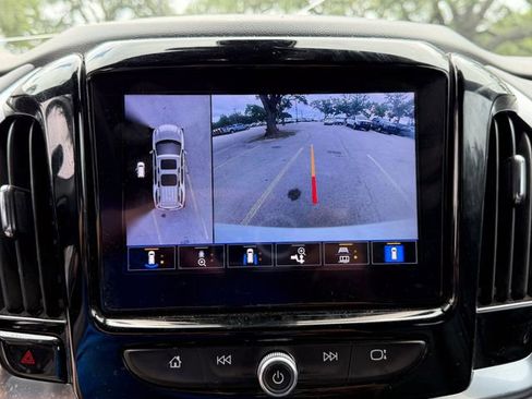 Used 2022 Chevrolet Traverse Premier FWD image 10