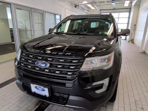 Used 2017 Ford Explorer XLT w/ Equipment Group 202A image 2