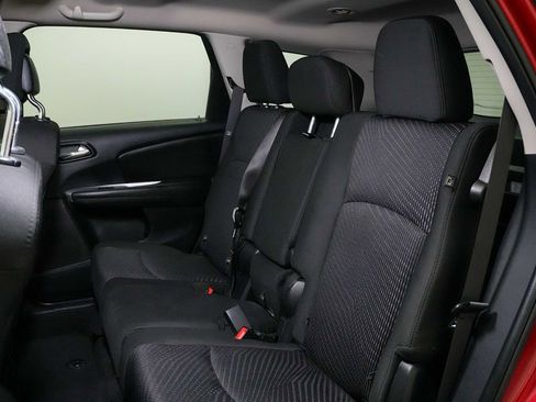 Used 2019 Dodge Journey SE FWD image 18