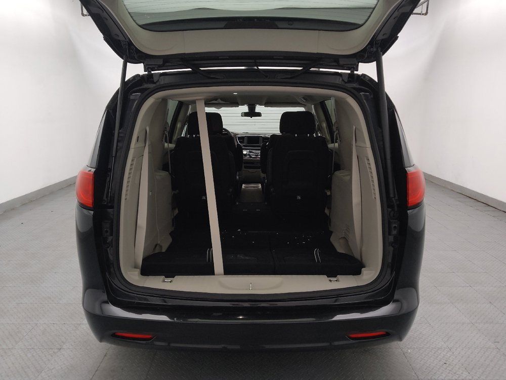 Used 2022 Chrysler Voyager LX FWD image 29