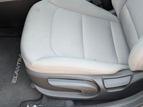 Used 2018 Hyundai Elantra Value Edition FWD image 9