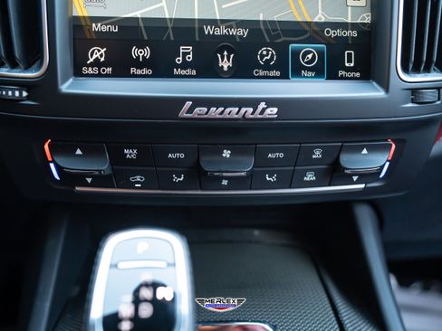 Used 2019 Maserati Levante GranLusso AWD/4WD image 31