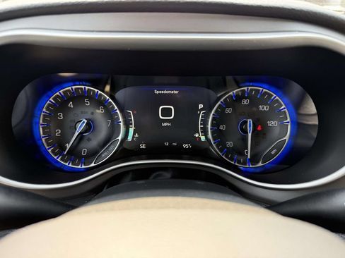 New 2027 Chrysler Pacifica Limited w/ Family Tech Group AWD/4WD image 26