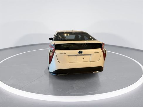 Used 2017 Toyota Prius Four Touring image 6