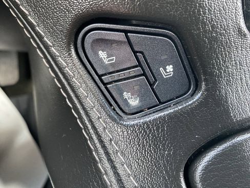 Used 2018 Chevrolet Suburban Premier image 41