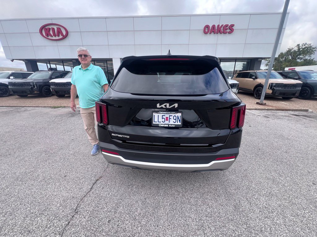 Certified 2025 Kia Sorento EX FWD image 6