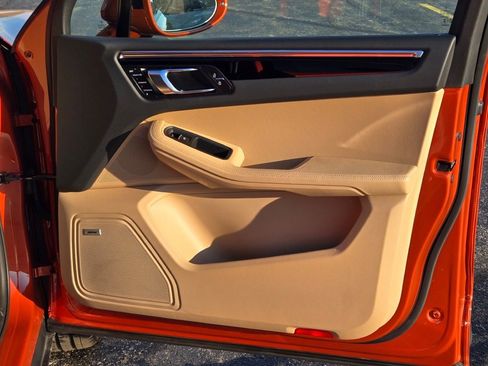 Used 2025 Porsche Macan image 35