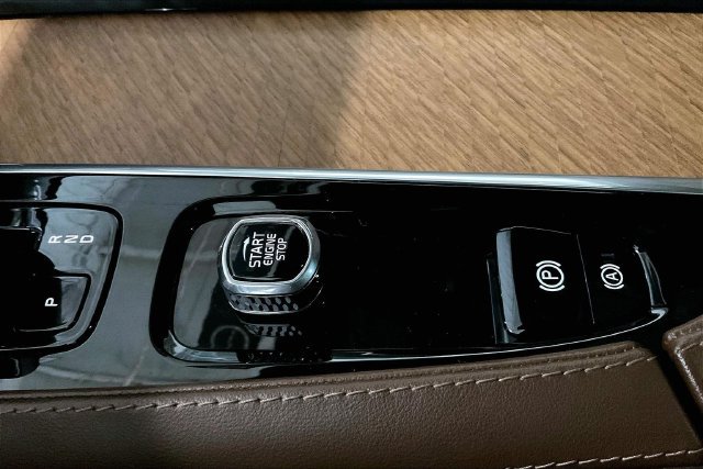 Certified 2024 Volvo XC90 B5 Plus w/ Protection Package Premier AWD/4WD image 35