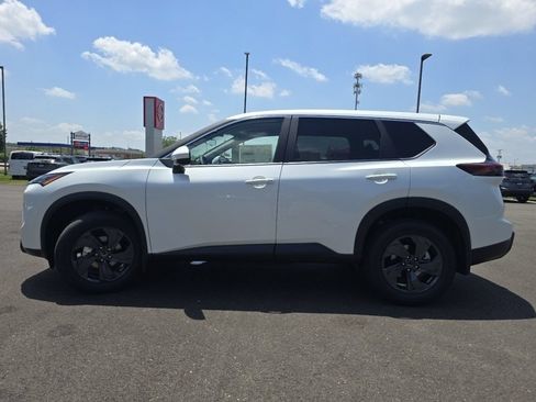 New 2026 Nissan Rogue SV w/ Cold Weather Package AWD/4WD image 10