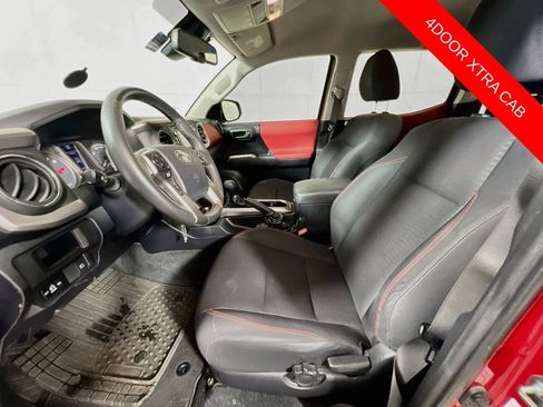 Used 2018 Toyota Tacoma SR5 RWD image 9