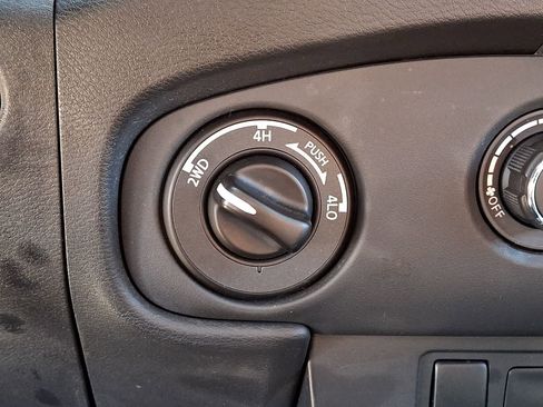 Used 2024 Nissan Frontier SV AWD/4WD image 25