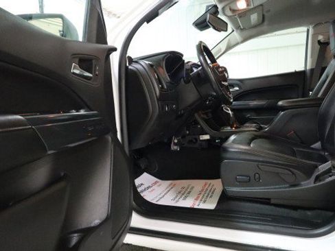 Used 2022 GMC Canyon AT4 w/ Driver Alert Package image 9