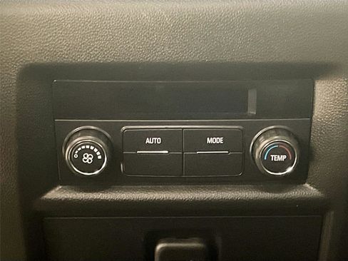 Used 2021 Chevrolet Traverse LT image 23