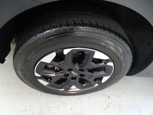 Used 2025 Kia Sorento S AWD/4WD image 30