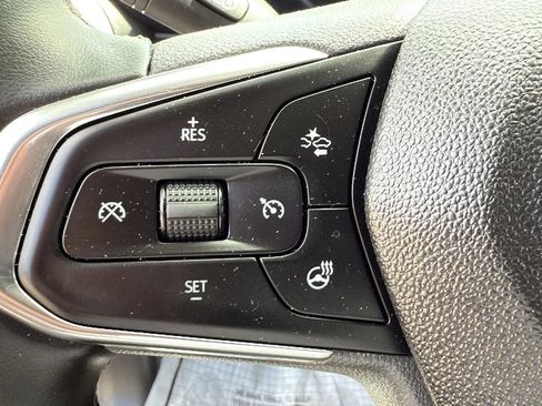 Used 2025 Chevrolet Trax LT w/ LT Convenience Package FWD image 23