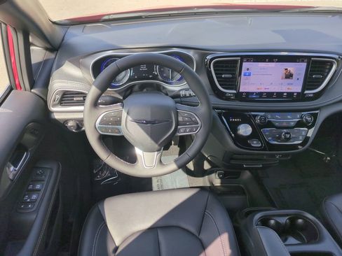 New 2026 Chrysler Pacifica Select FWD image 17