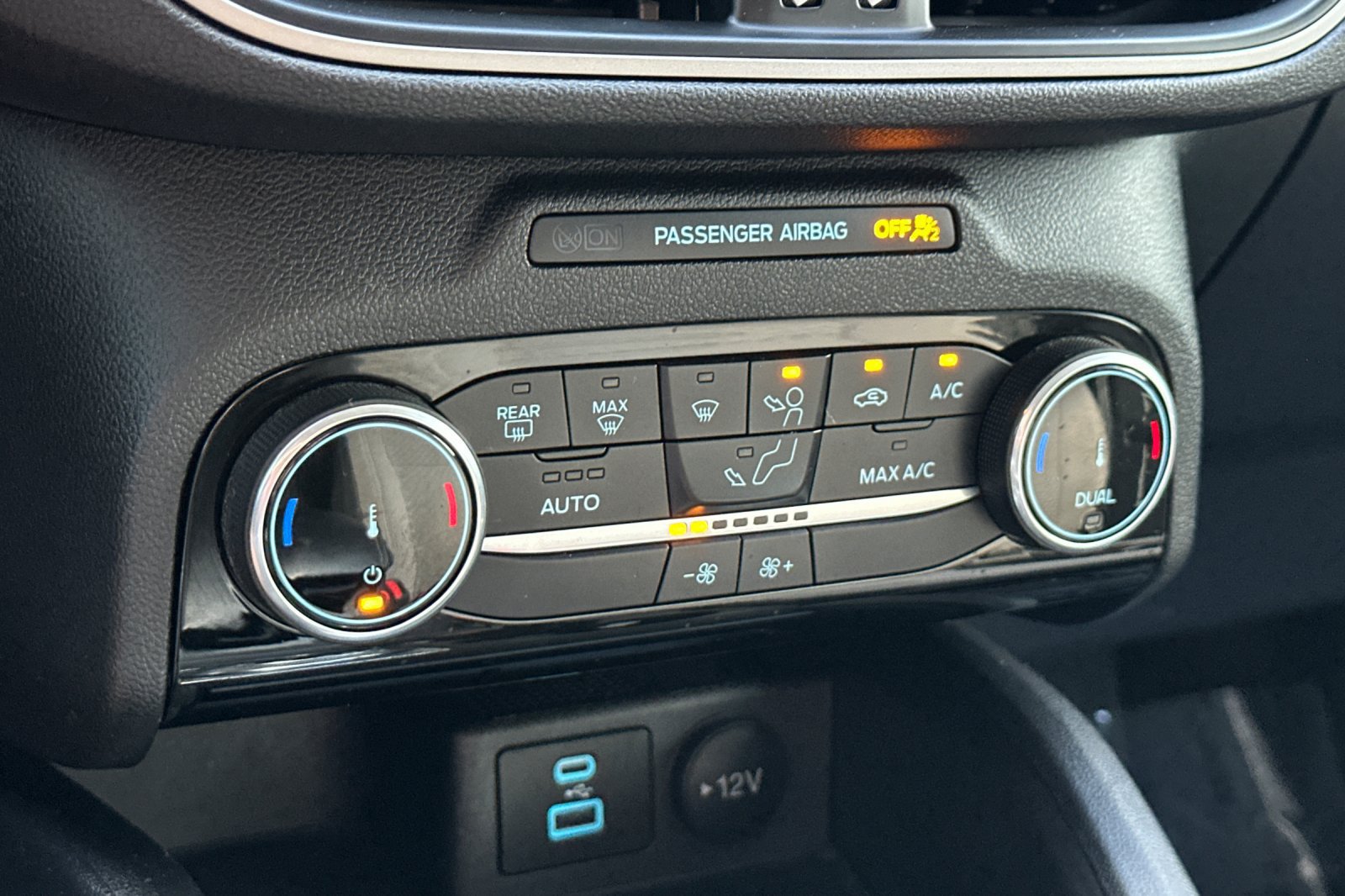 Used 2022 Ford Escape SE w/ SE Sport Appearance Package FWD image 21