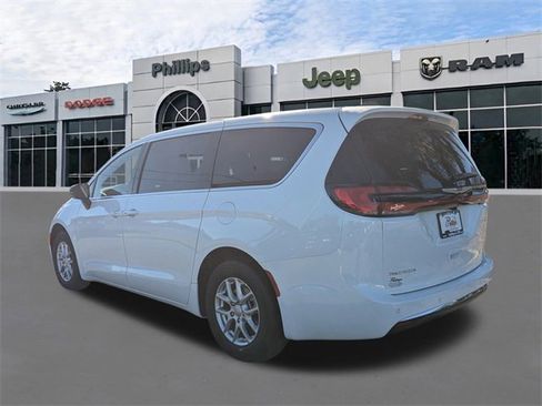 New 2026 Chrysler Pacifica Select image 6