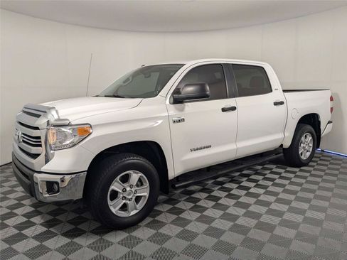Used 2017 Toyota Tundra SR5 w/ SR5 Upgrade Package AWD/4WD image 2