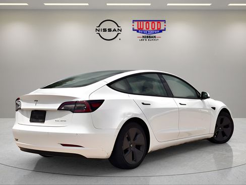 Used 2022 Tesla Model 3 Long Range AWD/4WD image 2